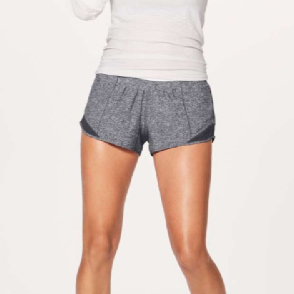 Lululemon Hotty Hot Short II 2.5" grey
Heather Lux Multi Black  Heathered Black
